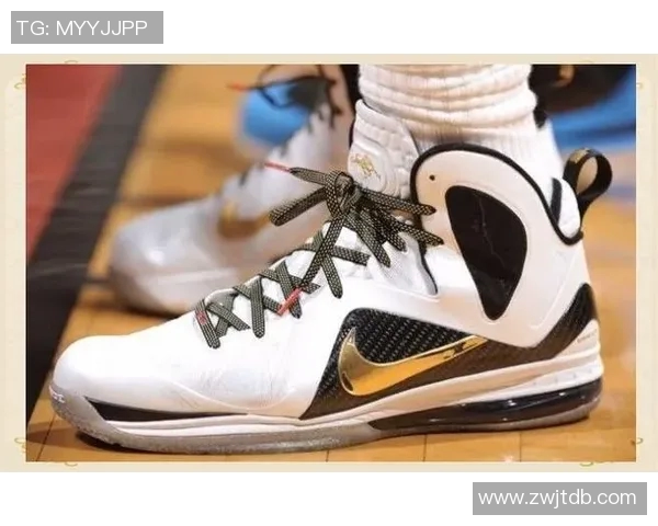 足球明星穿破球鞋瞬间大揭秘精彩视频回顾与分析