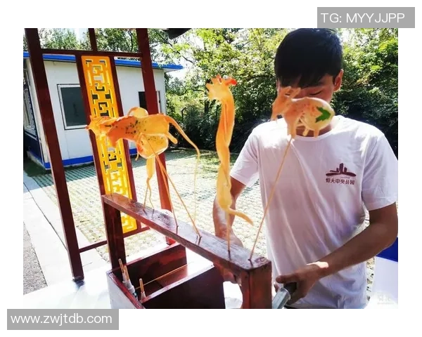 足球明星现场观赏传统技艺吹糖人展现非遗魅力与精彩瞬间